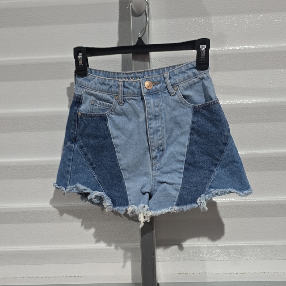 Gemma Rae Blue Patchwork Women's Jean Shorts With A Raw Hem Size 1/25